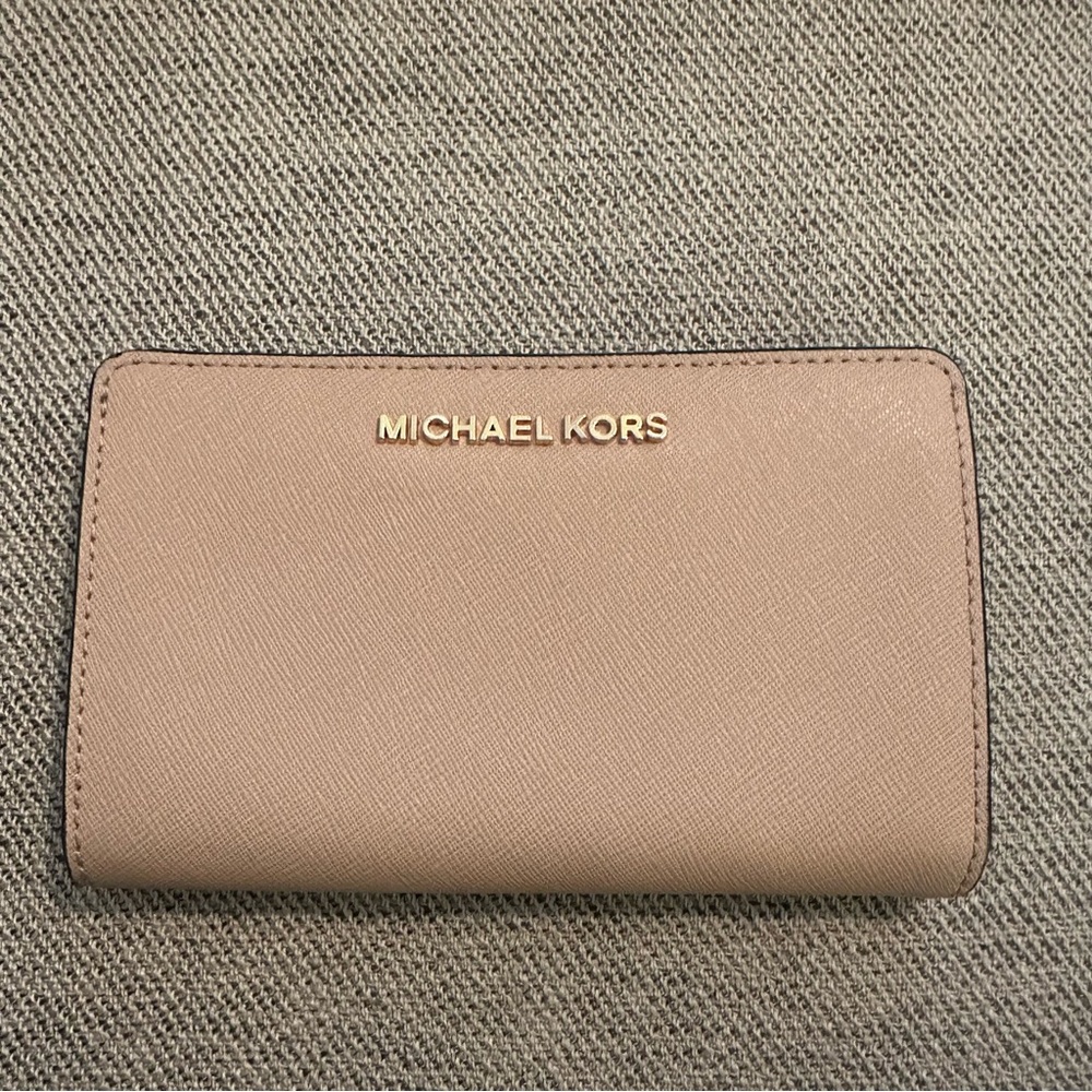 NWOT Michael Kors Light Pink Wallet